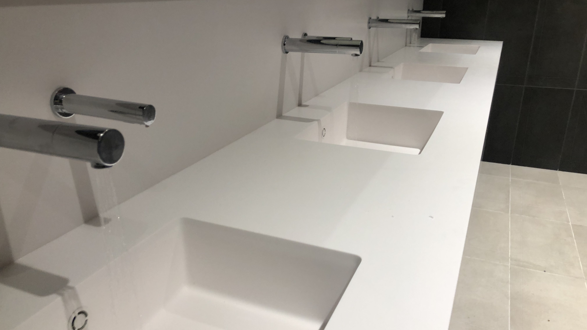 Transform your commercial bathroom with the best touchless faucets